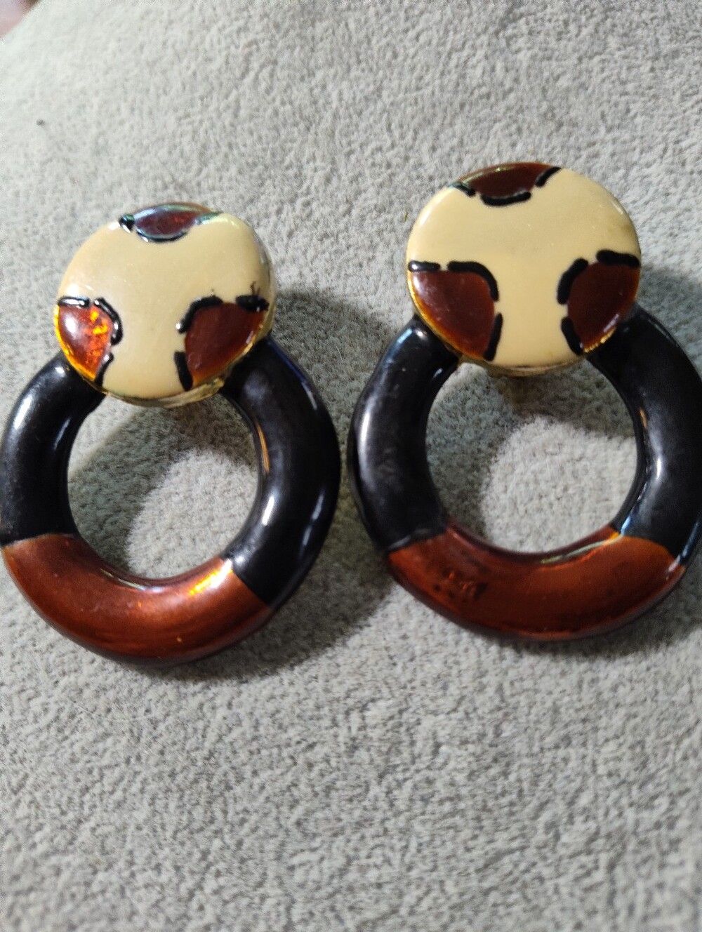 Don-Lin 1980s Cream, Black, & Brown Hoop Enamel Clip Statement Earrings 2.3  "